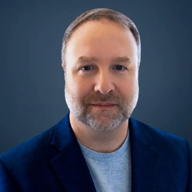 Daniel Hebda Headshot